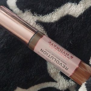 makeup revolution conceal and‎ hydrate c14
